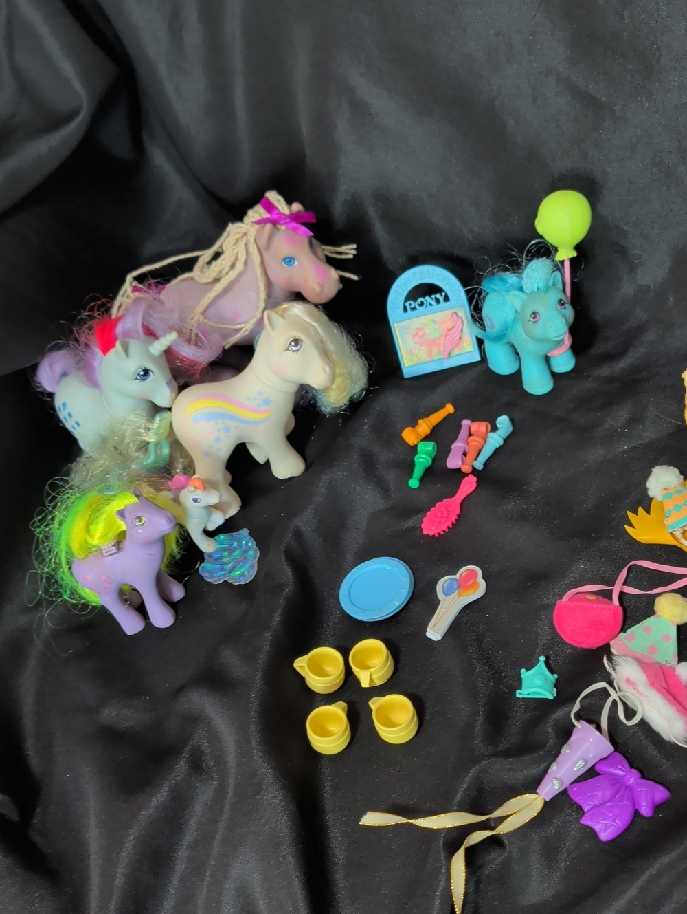Vintage My Little Pony Lot! Birthday Party, Pony Clothes, And 6 Ponies! - Picture 8 of 11